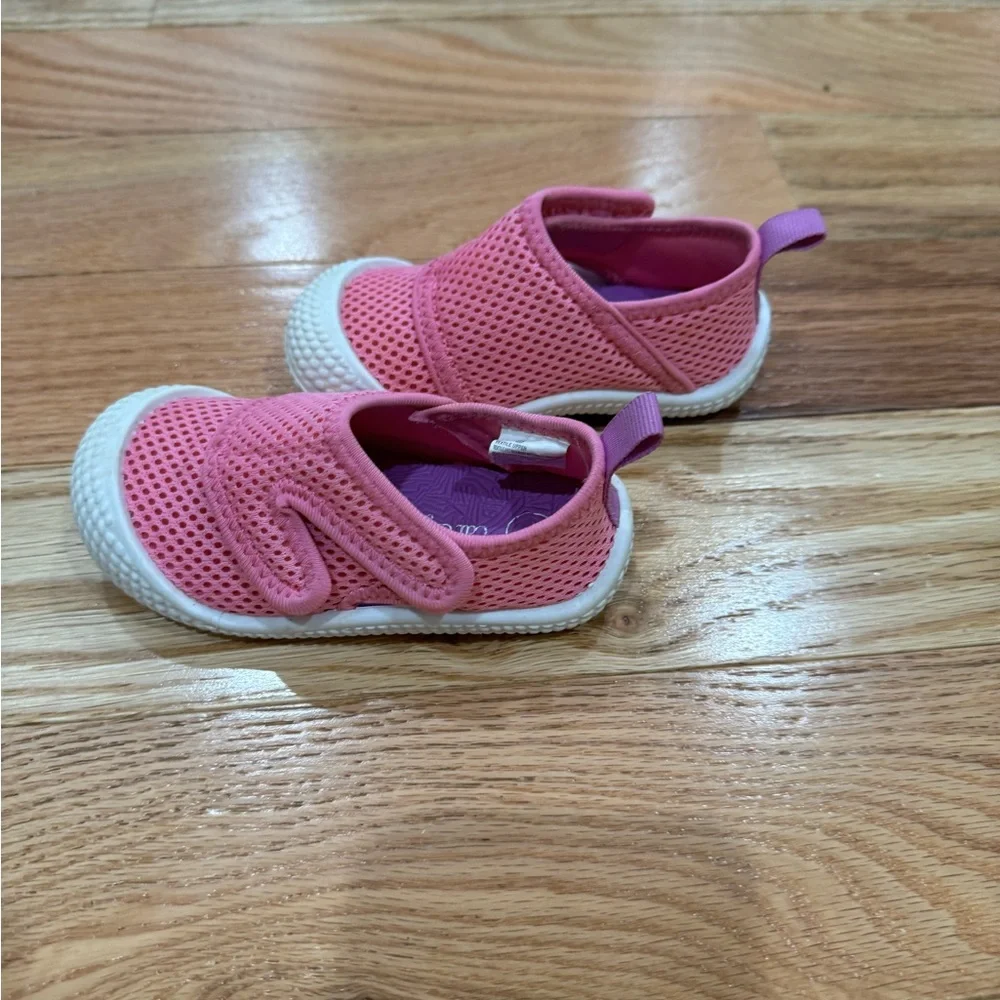 Cat and Jack Toddler Water Shoes -Size 5